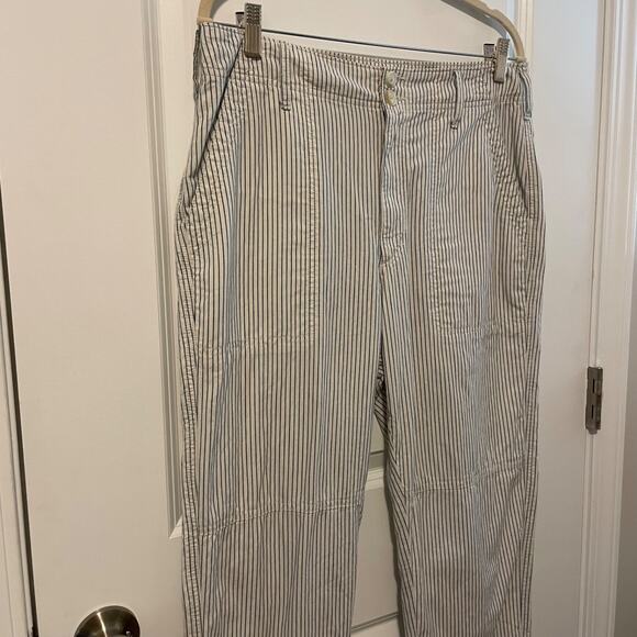 American Eagle White Blue Pinstriped Cotton Pants Patch Pockets Taper Leg Sz 8 - Picture 3 of 12